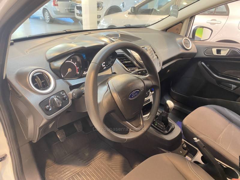 FORD - FIESTA 1.6 SE HATCH 16V FLEX 4P MANUAL - 2016/2017 - Branca - R$ 54.900,00