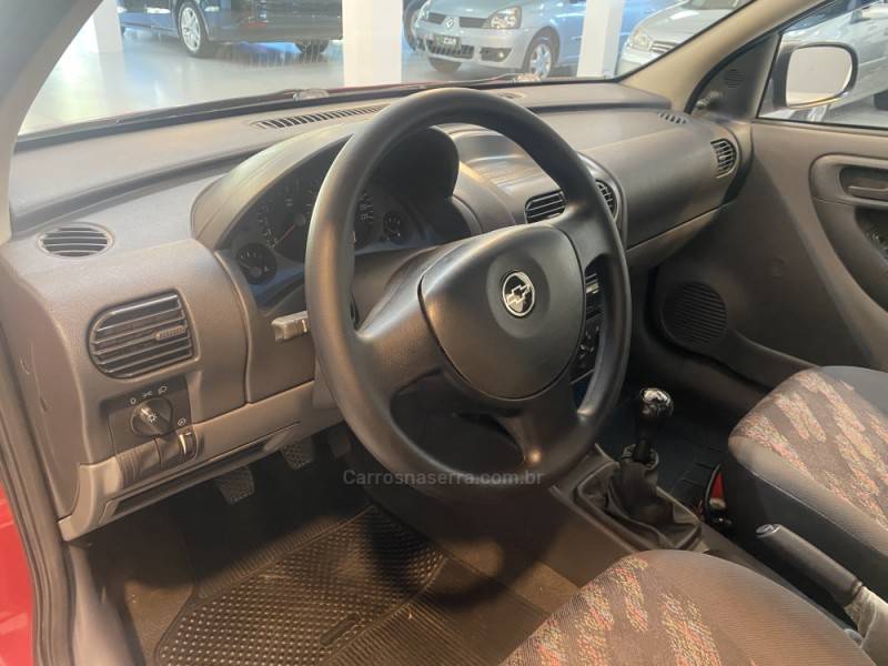 CHEVROLET - CORSA 1.0 MPFI 8V GASOLINA 4P MANUAL - 2003/2004 - Vermelha - R$ 24.900,00
