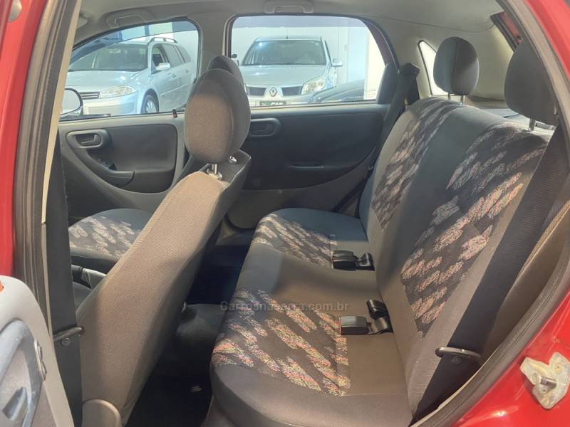 CHEVROLET - CORSA 1.0 MPFI 8V GASOLINA 4P MANUAL - 2003/2004 - Vermelha - R$ 24.900,00