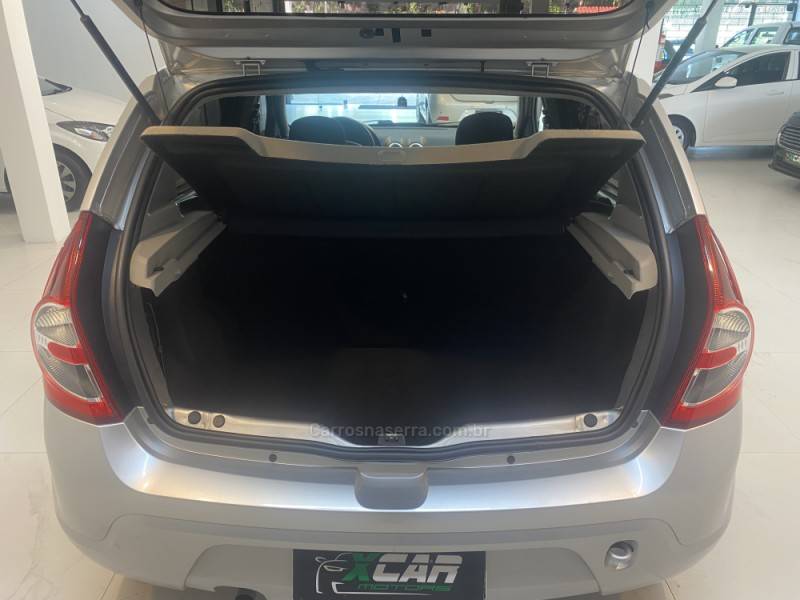 RENAULT - SANDERO 1.0 EXPRESSION 16V FLEX 4P MANUAL - 2011/2011 - Prata - R$ 29.900,00