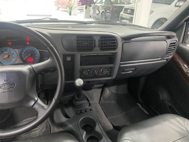 CHEVROLET - S10 2.4 MPFI EXECUTIVE 4X2 CD 8V FLEX 4P MANUAL - 2011/2011 - Branca - R$ 68.900,00