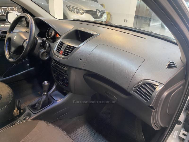 PEUGEOT - 207 1.4 XR SPORT 8V FLEX 4P MANUAL - 2009/2010 - Prata - R$ 20.900,00