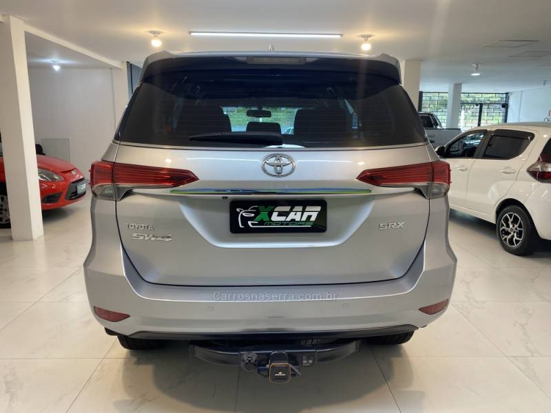 TOYOTA - HILUX SW4 2.8 SRX 4X4 16V TURBO INTERCOOLER DIESEL 4P AUTOMÁTICO - 2016/2016 - Prata - R$ 208.900,00