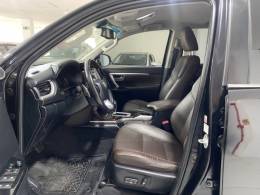 TOYOTA - HILUX SW4 2.8 SRX 4X4 7 LUGARES 16V TURBO INTERCOOLER DIESEL 4P AUTOMÁTICO - 2016/2016 - Preta - R$ 204.900,00