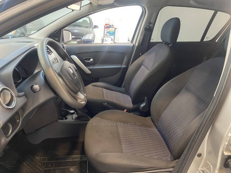 RENAULT - SANDERO 1.0 EXPRESSION 16V FLEX 4P MANUAL - 2015/2015 - Prata - R$ 43.900,00
