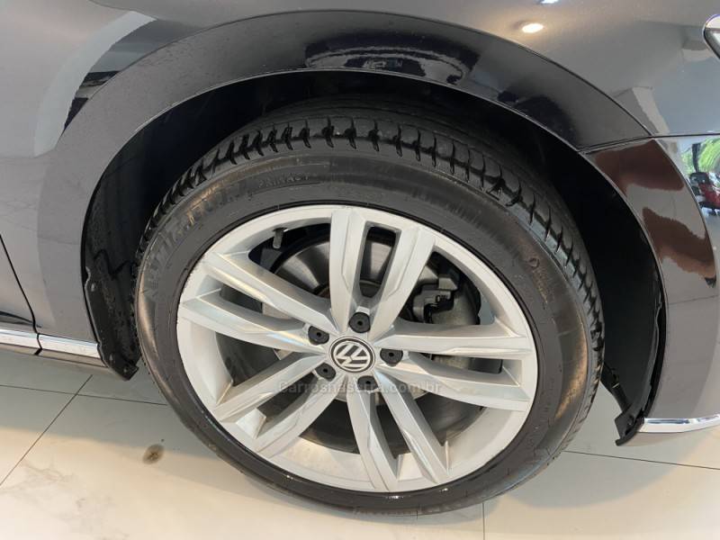 VOLKSWAGEN - PASSAT 2.0 TSI HIGLHINE GASOLINA 4P AUTOMATIZADO - 2018/2018 - Preta - R$ 154.900,00