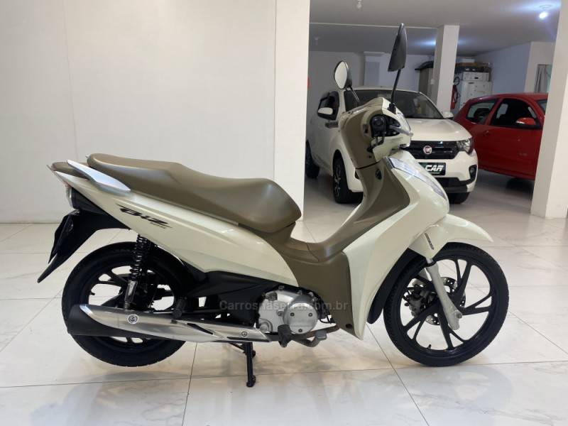 HONDA - BIZ 125 EX - 2021/2021 - Branca - R$ 16.900,00