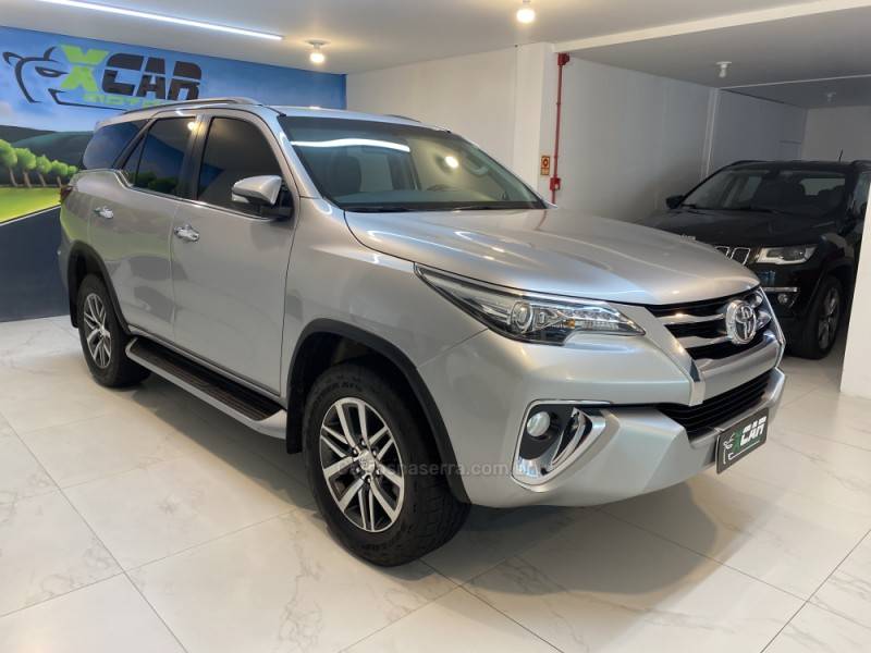 TOYOTA - HILUX SW4 2.8 SRX 4X4 16V TURBO INTERCOOLER DIESEL 4P AUTOMÁTICO - 2016/2016 - Prata - R$ 208.900,00