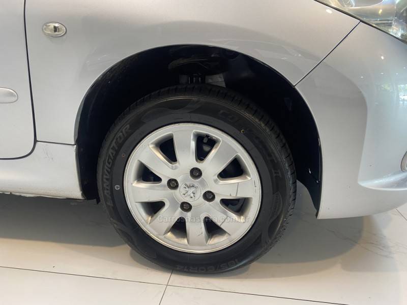 PEUGEOT - 207 1.4 XR SPORT 8V FLEX 4P MANUAL - 2009/2010 - Prata - R$ 20.900,00