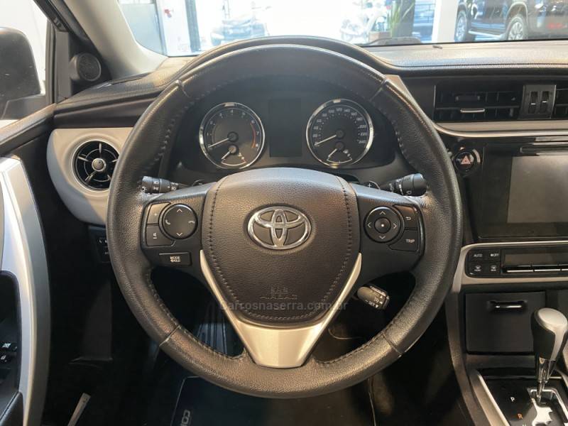 TOYOTA - COROLLA 2.0 XEI 16V FLEX 4P AUTOMÁTICO - 2017/2018 - Marrom - R$ 99.900,00