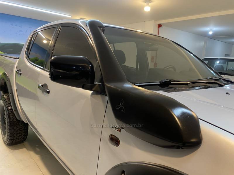 MITSUBISHI - L200 TRITON 3.2 GLS 4X4 CD 16V TURBO INTERCOLER DIESEL 4P MANUAL - 2012/2013 - Cinza - R$ 115.900,00