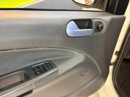 VOLKSWAGEN - GOL 1.0 MI 8V FLEX 4P MANUAL - 2011/2012 - Branca - R$ 33.900,00