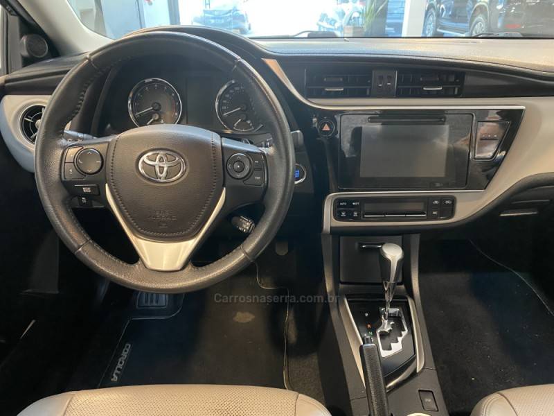 TOYOTA - COROLLA 2.0 XEI 16V FLEX 4P AUTOMÁTICO - 2017/2018 - Marrom - R$ 99.900,00