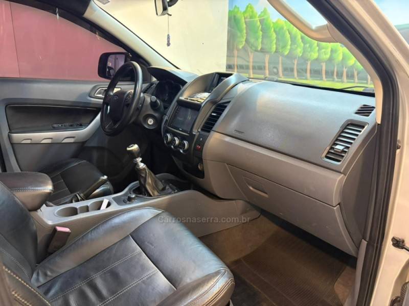 FORD - RANGER 2.2 XLS 4X4 CD 16V DIESEL 4P AUTOMÁTICO - 2014/2014 - Prata - R$ 104.900,00