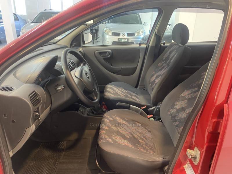 CHEVROLET - CORSA 1.0 MPFI 8V GASOLINA 4P MANUAL - 2003/2004 - Vermelha - R$ 24.900,00