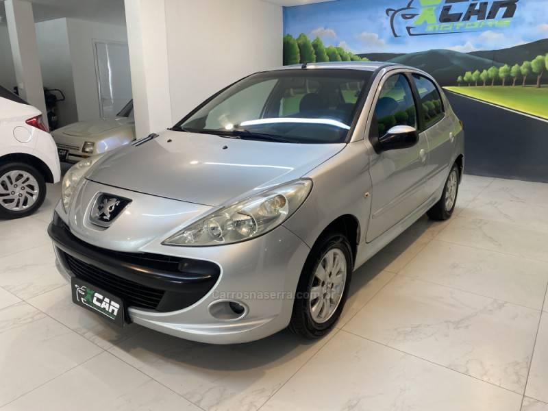 PEUGEOT - 207 1.4 XR SPORT 8V FLEX 4P MANUAL - 2009/2010 - Prata - R$ 20.900,00