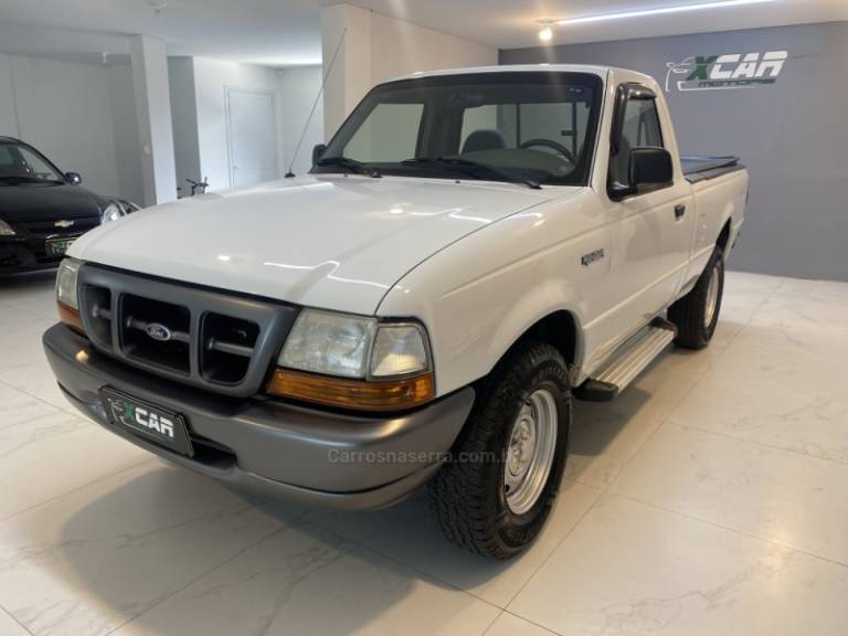 FORD - RANGER 2.5 XL 4X4 CS 8V DIESEL 2P MANUAL - 1999/2000 - Branca - R$ 63.900,00
