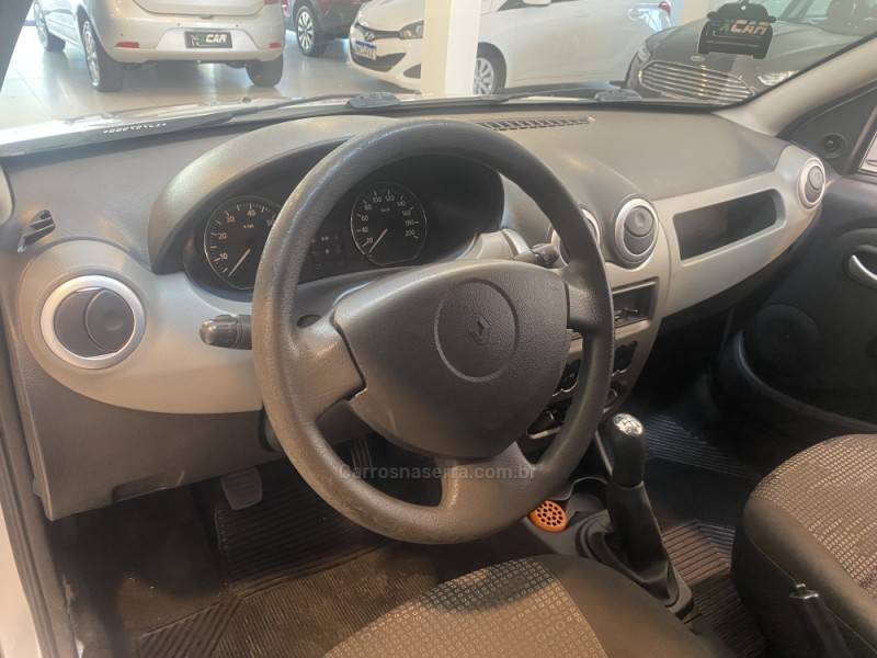 RENAULT - SANDERO 1.0 EXPRESSION 16V FLEX 4P MANUAL - 2011/2011 - Prata - R$ 29.900,00