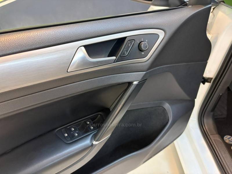 VOLKSWAGEN - GOLF 1.4 TSI COMFORTLINE 16V GASOLINA 4P AUTOMÁTICO - 2015/2015 - Branca - R$ 78.900,00