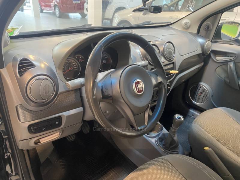 FIAT - PALIO 1.6 MPI ESSENCE 16V FLEX 4P MANUAL - 2013/2013 - Preta - R$ 39.900,00