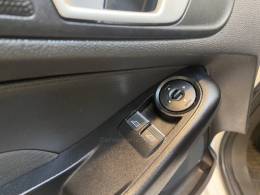 FORD - FIESTA 1.6 SE HATCH 16V FLEX 4P MANUAL - 2016/2017 - Branca - R$ 56.900,00