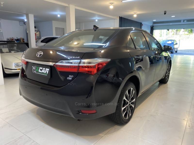 TOYOTA - COROLLA 2.0 XEI 16V FLEX 4P AUTOMÁTICO - 2017/2018 - Marrom - R$ 99.900,00