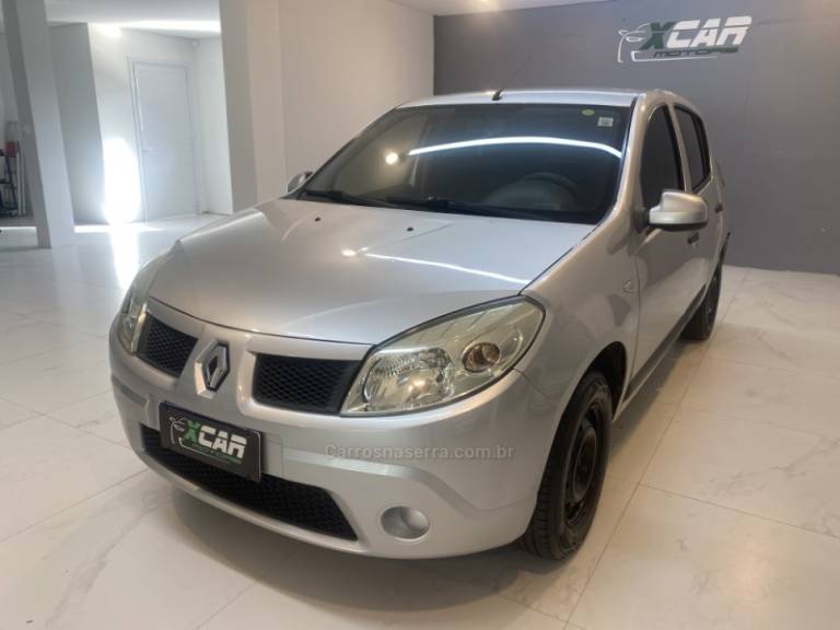 RENAULT - SANDERO 1.0 EXPRESSION 16V FLEX 4P MANUAL - 2011/2011 - Prata - R$ 29.900,00