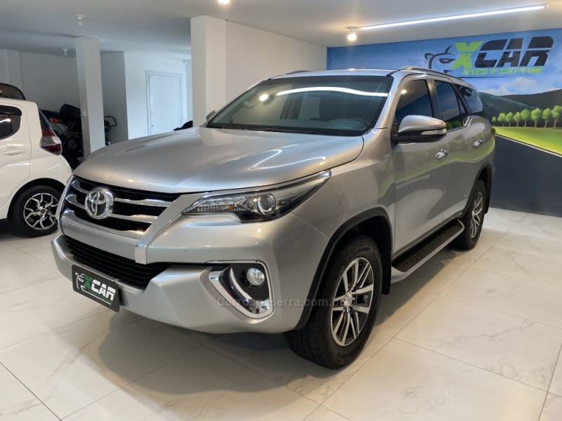 TOYOTA - HILUX SW4 2.8 SRX 4X4 16V TURBO INTERCOOLER DIESEL 4P AUTOMÁTICO - 2016/2016 - Prata - R$ 208.900,00