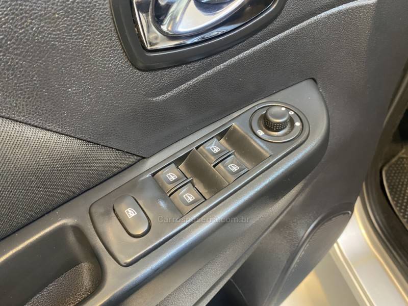 RENAULT - CAPTUR 1.6 16V SCE FLEX ZEN MANUAL - 2019/2019 - Prata - R$ 74.900,00