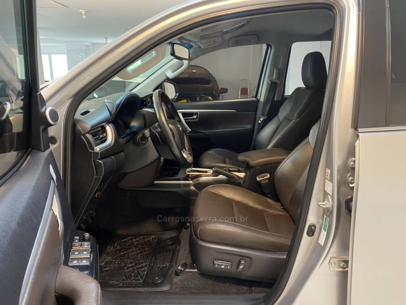 TOYOTA - HILUX SW4 2.8 SRX 4X4 16V TURBO INTERCOOLER DIESEL 4P AUTOMÁTICO - 2016/2016 - Prata - R$ 208.900,00