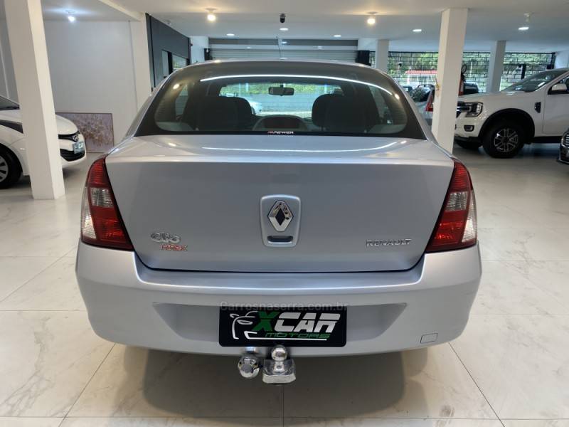RENAULT - CLIO 1.6 PRIVILÉGE SEDAN 16V FLEX 4P MANUAL - 2007/2007 - Prata - R$ 22.900,00