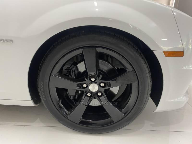 CHEVROLET - CAMARO 6.2 SS COUPÉ V8 GASOLINA 2P AUTOMÁTICO - 2011/2011 - Branca - R$ 204.900,00