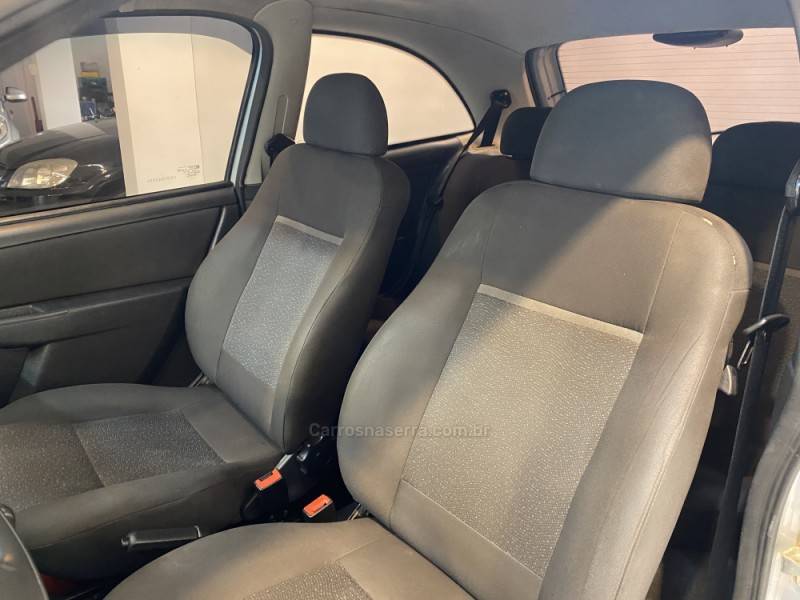 CHEVROLET - CELTA 1.0 MPFI LS 8V FLEX 2P MANUAL - 2011/2012 - Prata - R$ 23.900,00