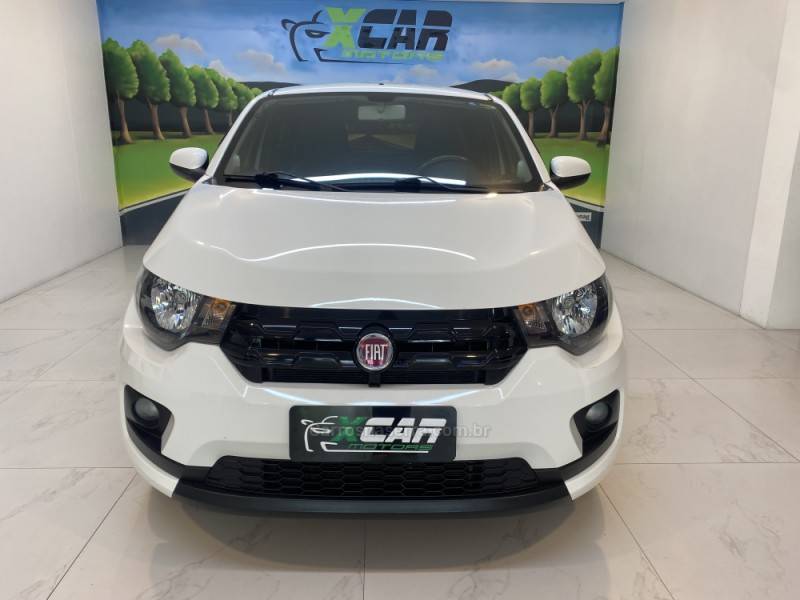 FIAT - MOBI 1.0 6V DRIVE FLEX MANUAL - 2017/2018 - Branca - R$ 44.900,00