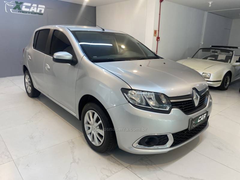RENAULT - SANDERO 1.0 EXPRESSION 16V FLEX 4P MANUAL - 2015/2015 - Prata - R$ 43.900,00