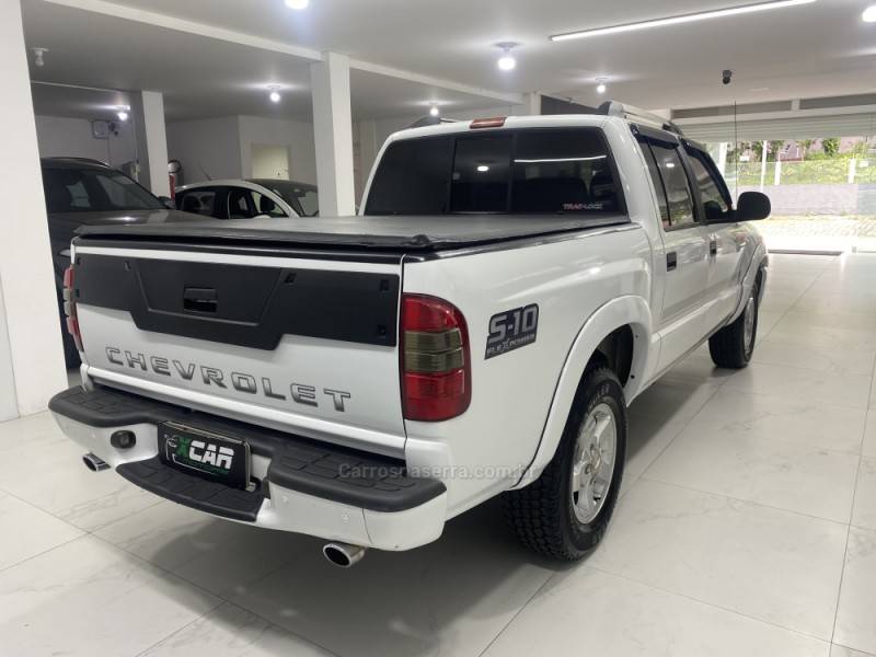 CHEVROLET - S10 2.4 MPFI EXECUTIVE 4X2 CD 8V FLEX 4P MANUAL - 2011/2011 - Branca - R$ 68.900,00