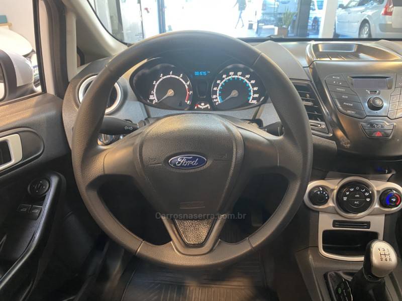 FORD - FIESTA 1.6 SE HATCH 16V FLEX 4P MANUAL - 2016/2017 - Branca - R$ 56.900,00