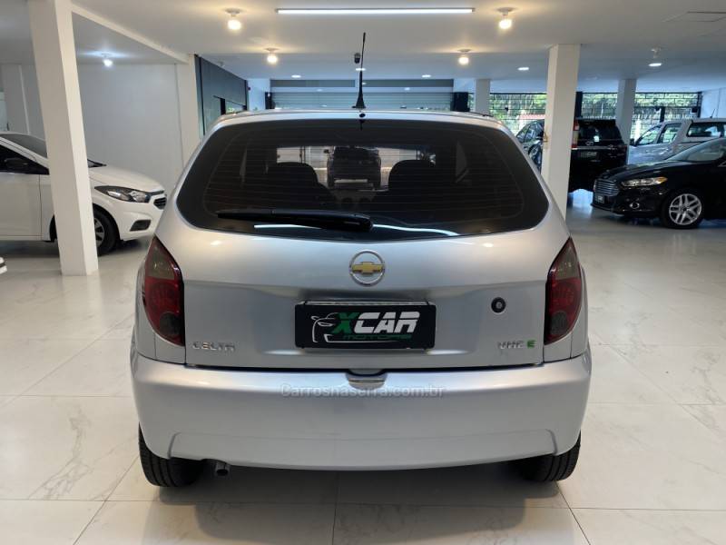 CHEVROLET - CELTA 1.0 MPFI LS 8V FLEX 2P MANUAL - 2011/2012 - Prata - R$ 23.900,00