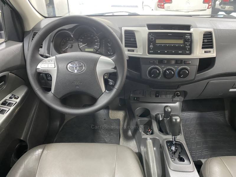 TOYOTA - HILUX 3.0 SR 4X4 CD 16V TURBO INTERCOOLER DIESEL 4P AUTOMÁTICO - 2011/2012 - Branca - R$ 119.900,00
