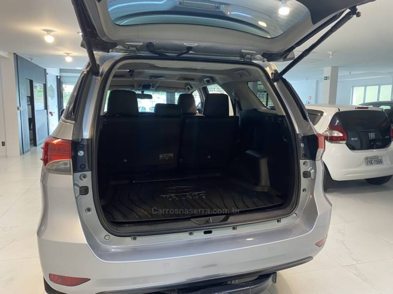 TOYOTA - HILUX SW4 2.8 SRX 4X4 16V TURBO INTERCOOLER DIESEL 4P AUTOMÁTICO - 2016/2016 - Prata - R$ 208.900,00