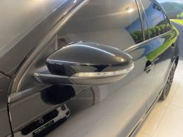 VOLKSWAGEN - JETTA 2.0 COMFORTLINE FLEX 4P TIPTRONIC - 2011/2012 - Preta - R$ 59.900,00