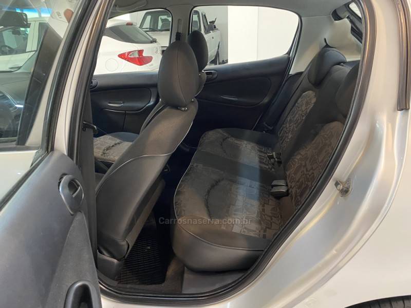 PEUGEOT - 207 1.4 XR SPORT 8V FLEX 4P MANUAL - 2009/2010 - Prata - R$ 20.900,00