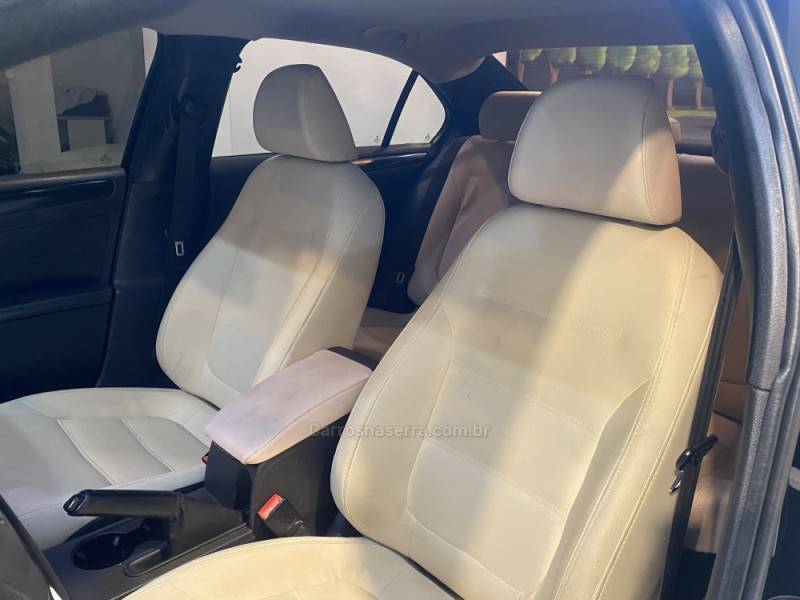 VOLKSWAGEN - JETTA 2.0 COMFORTLINE FLEX 4P TIPTRONIC - 2011/2012 - Preta - R$ 59.900,00