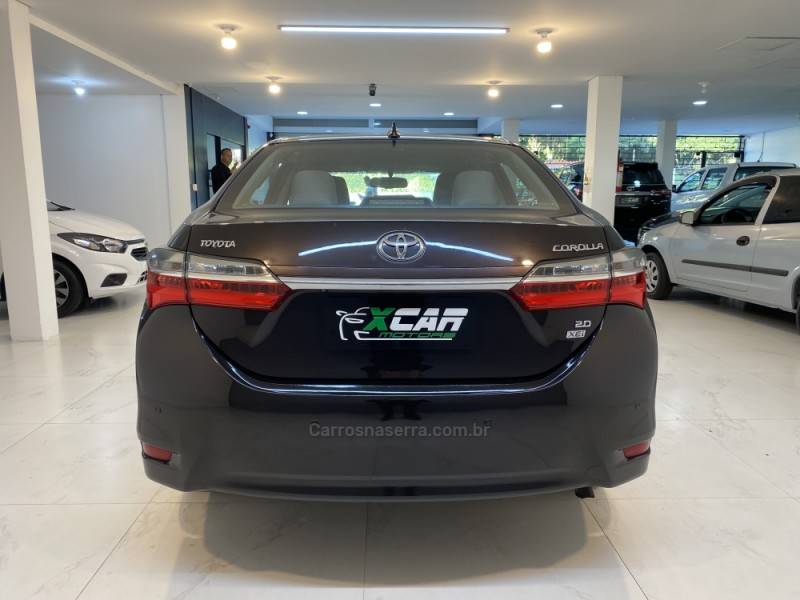 TOYOTA - COROLLA 2.0 XEI 16V FLEX 4P AUTOMÁTICO - 2017/2018 - Marrom - R$ 99.900,00
