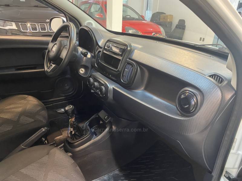 FIAT - MOBI 1.0 6V DRIVE FLEX MANUAL - 2017/2018 - Branca - R$ 44.900,00