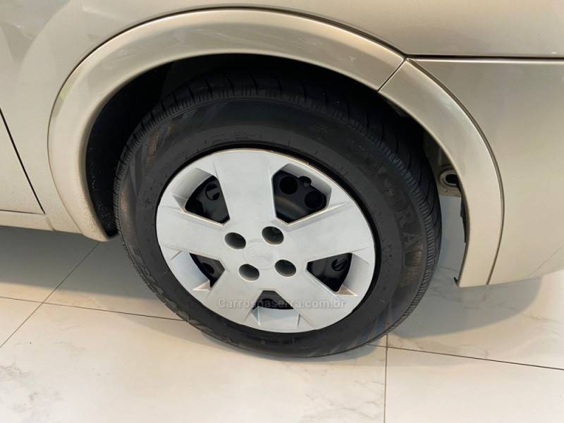 CHEVROLET - CORSA 1.4 MPFI MAXX 8V FLEX 4P MANUAL - 2012/2012 - Bege - R$ 35.900,00