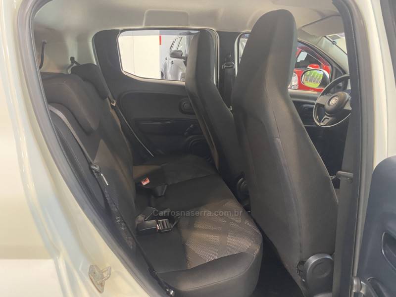 FIAT - MOBI 1.0 6V DRIVE FLEX MANUAL - 2017/2018 - Branca - R$ 44.900,00