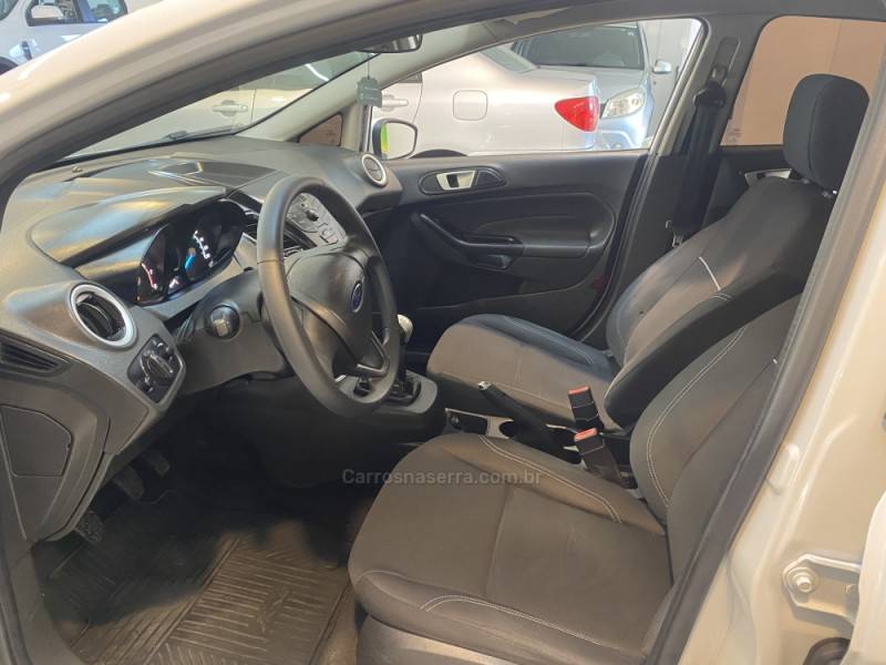 FORD - FIESTA 1.6 SE HATCH 16V FLEX 4P MANUAL - 2016/2017 - Branca - R$ 56.900,00