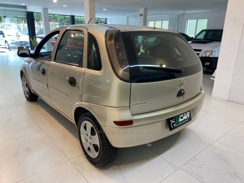 CHEVROLET - CORSA 1.4 MPFI MAXX 8V FLEX 4P MANUAL - 2012/2012 - Bege - R$ 35.900,00