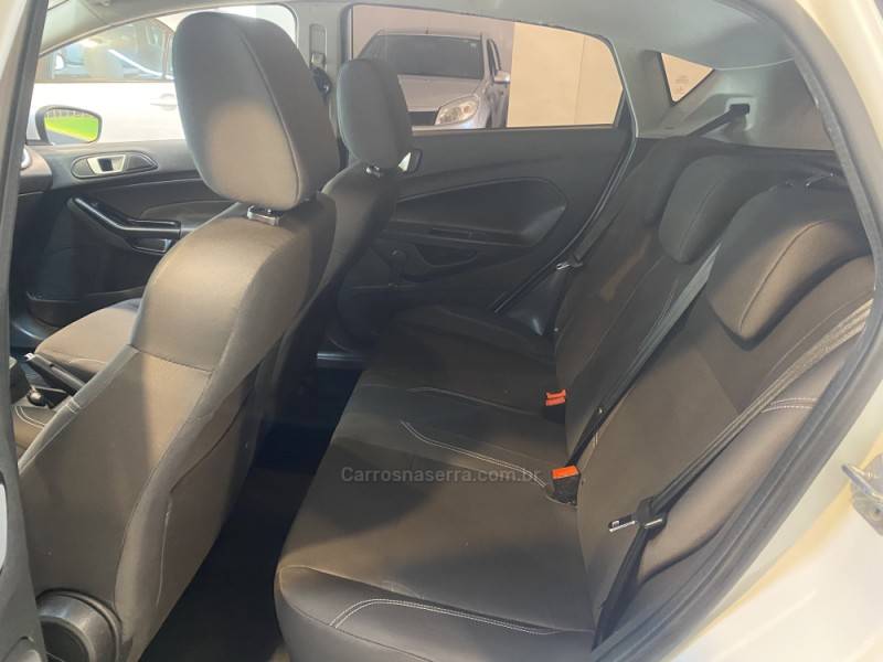 FORD - FIESTA 1.6 SE HATCH 16V FLEX 4P MANUAL - 2016/2017 - Branca - R$ 56.900,00